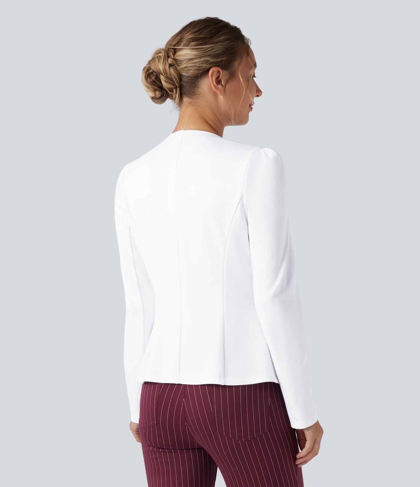 Blazer tailleur ajusté à col rond, manches longues avec boutons décoratifs
