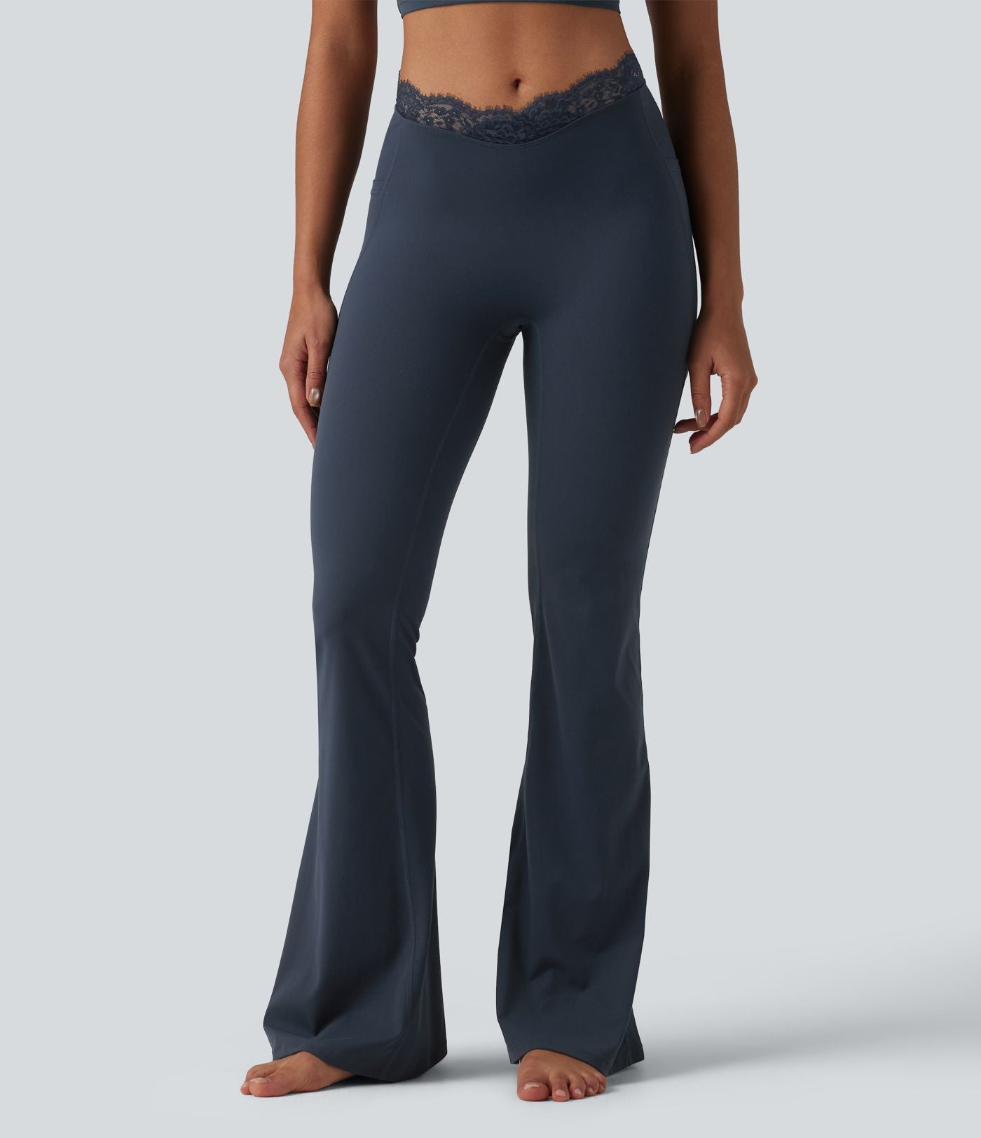 Halara UltraSculpt™ Legging évasé de yoga taille haute en V avec dentelle contrastée et poches