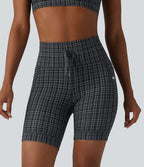 Halara UltraSculpt™ Short de cycliste yoga à carreaux taille haute 17,5 cm avec cordon de serrage et poches