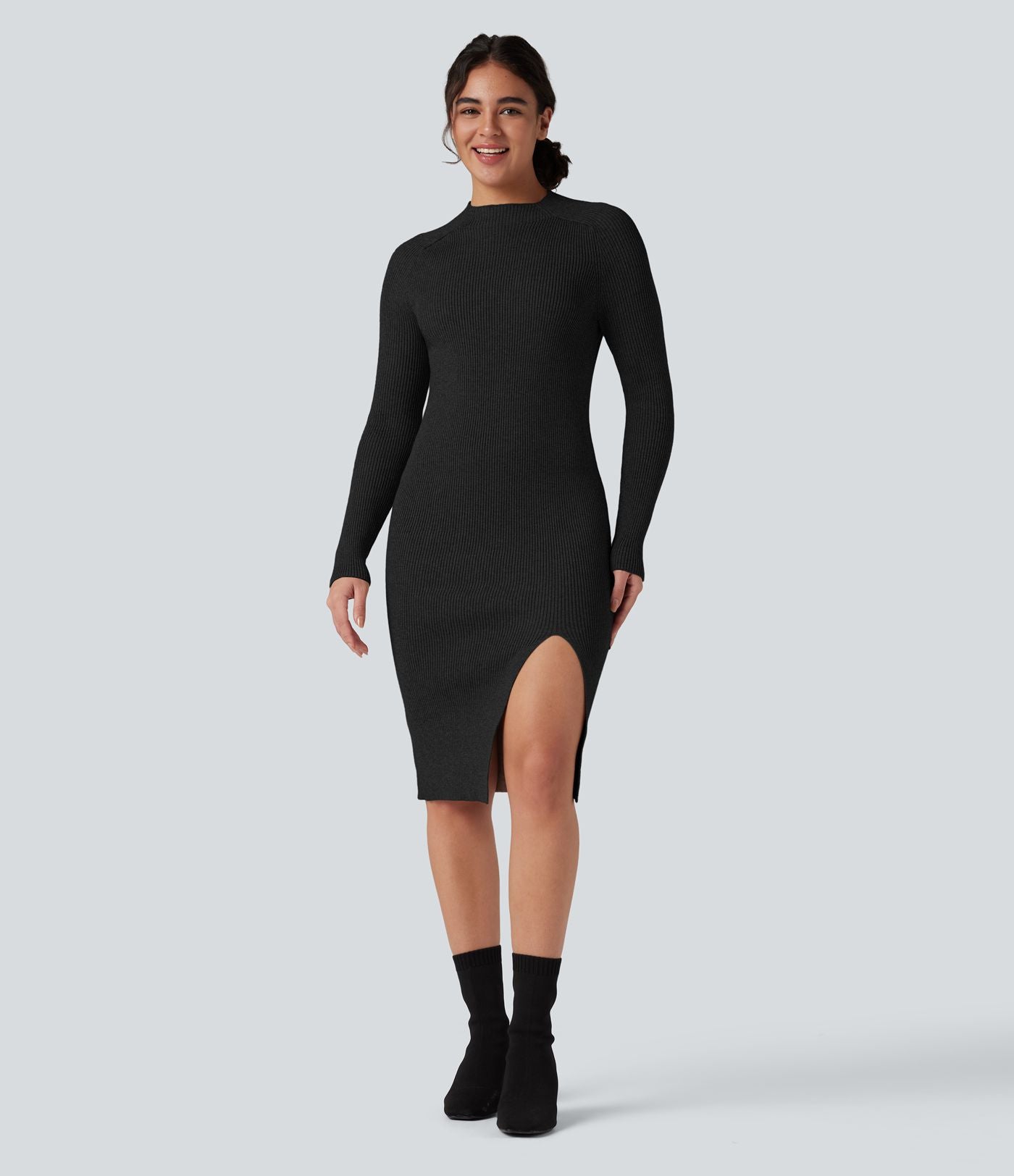 Robe pull mi-longue moulante fendue col montant manches longues