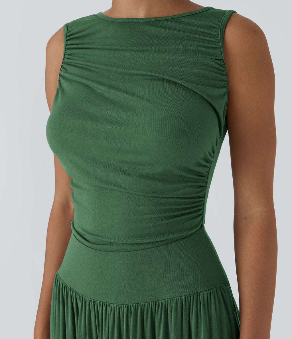 Robe longue à encolure bateau, bretelles asymétriques, côtés froncés et poches