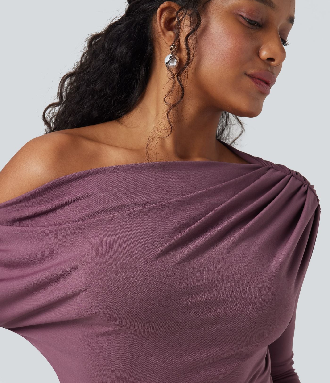 Robe sirène longue à manches longues, épaules dénudées