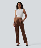Pantalon tailleur fuselé en satin taille haute avec poches