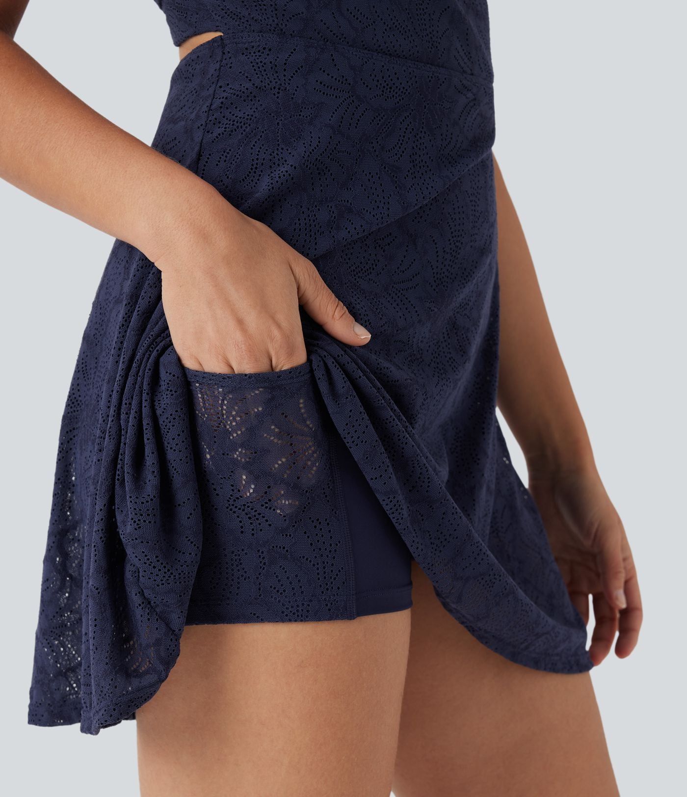 Robe-short 2-en-1 mini de danse active avec dos nu, détail torsadé, dentelle et poches-Easy Peasy
