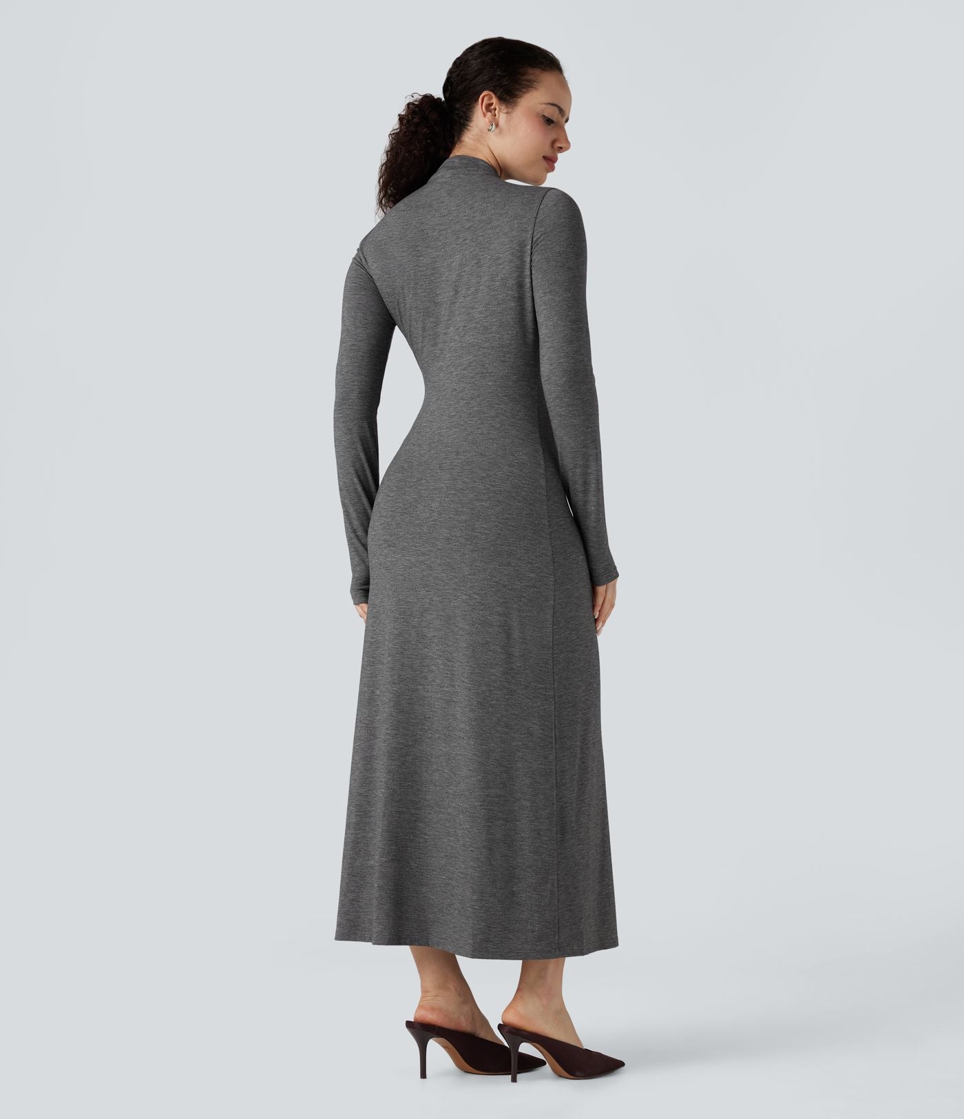 Robe mi-longue col montant manches longues