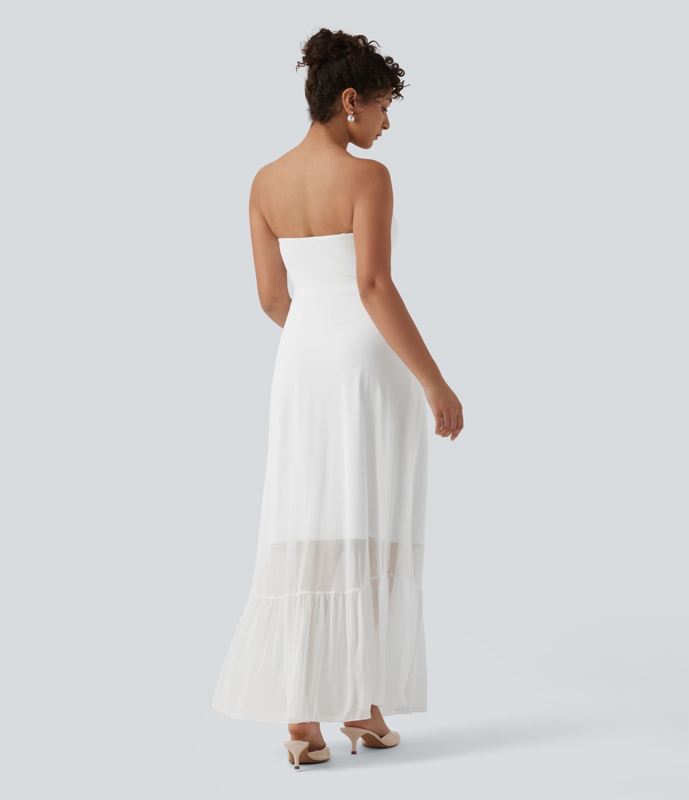 Robe longue fluide mesh contrastant avec volants à l'ourlet et coussinets fixes