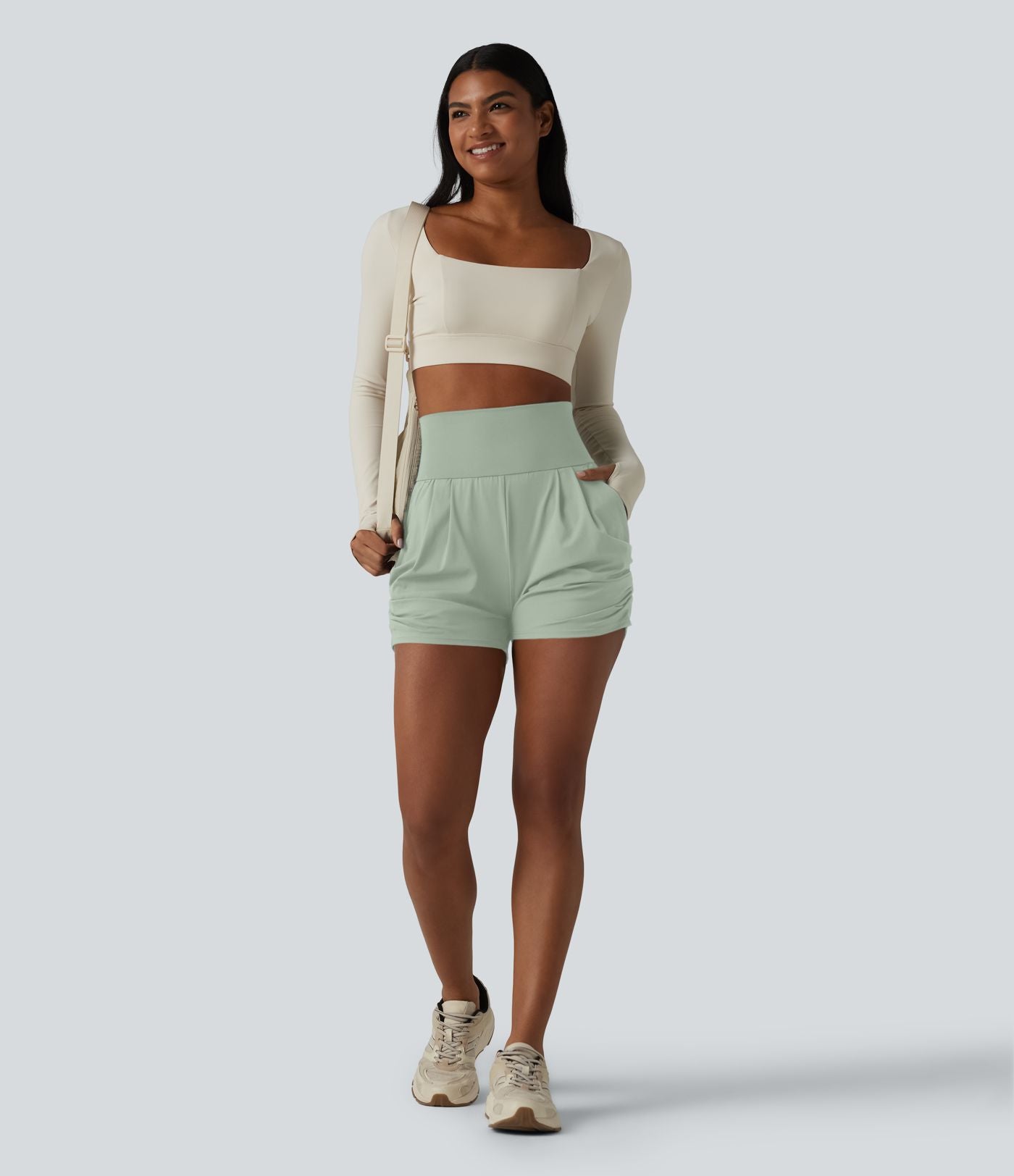 Short de yoga SoftlyZero™ Airy taille haute froncé effet frais InstantCool 7,5 cm avec poches