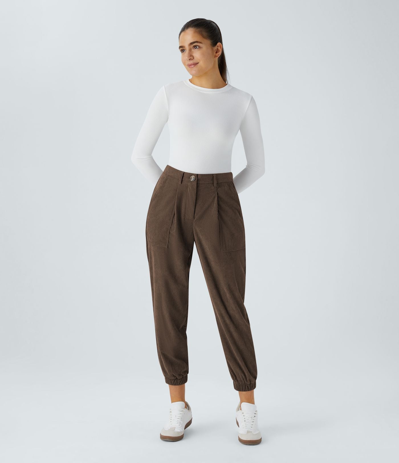 Pantalon décontracté en velours côtelé avec taille mi-haute, boutons et fermeture éclair
