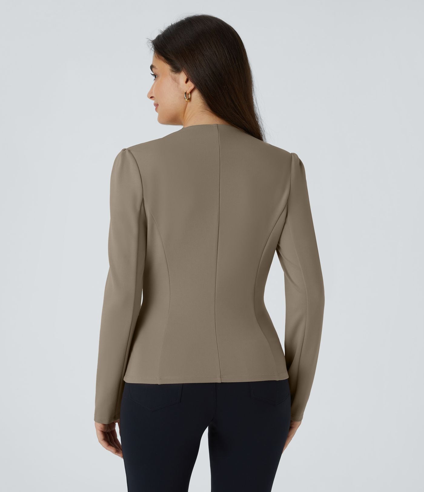 Blazer tailleur ajusté à col rond, manches longues avec boutons décoratifs