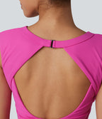 Haut de yoga court SoftlyZero™ léger à col rond et soutien-gorge intégré, sans manches et respirant.