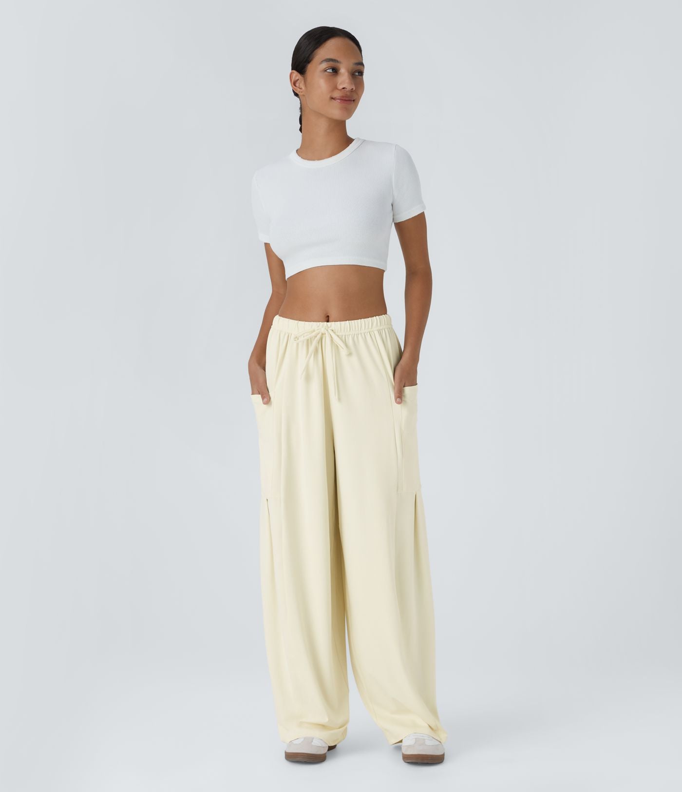 Pantalon Large Fluide Taille Mi-Haute Taille Élastique Cordon Poches Latérales Ourlet Flottant