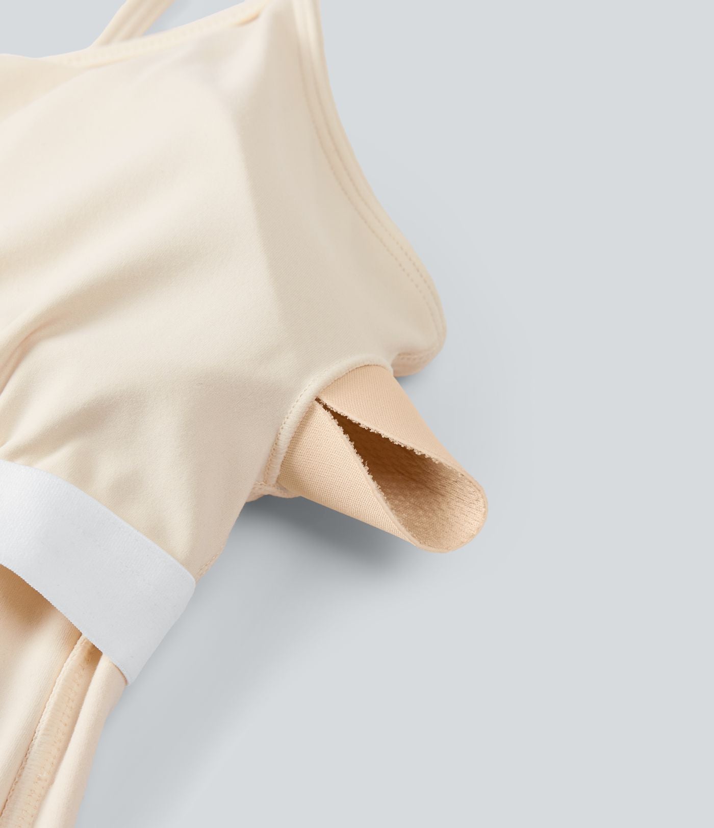 Combishort de soirée SoftlyZero™ Plush à encolure bateau avec coussinets amovibles, mesh contrasté et poches, accès facile Easy Peasy