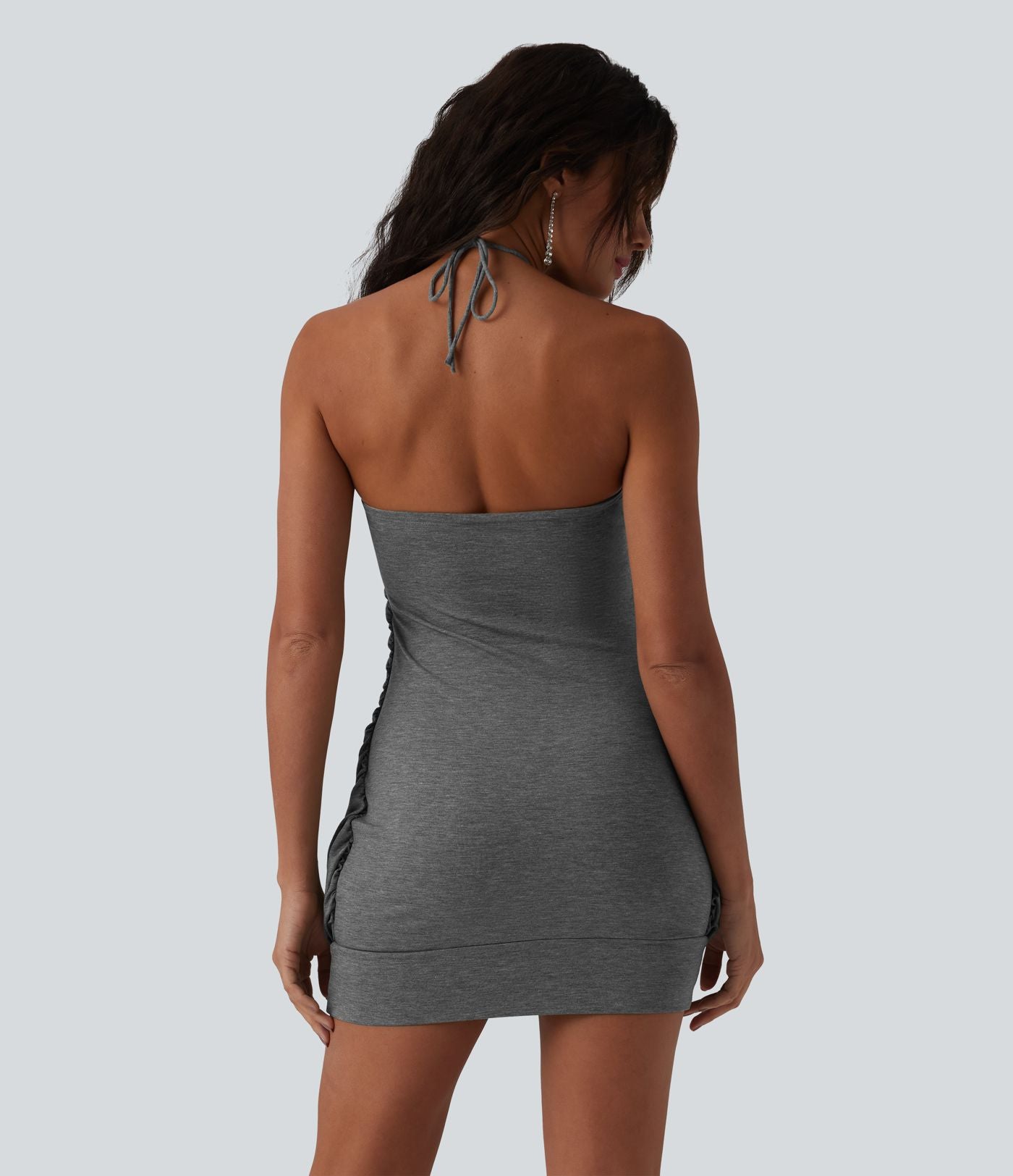 Robe mini moulante à dos nu et brassière intégrée