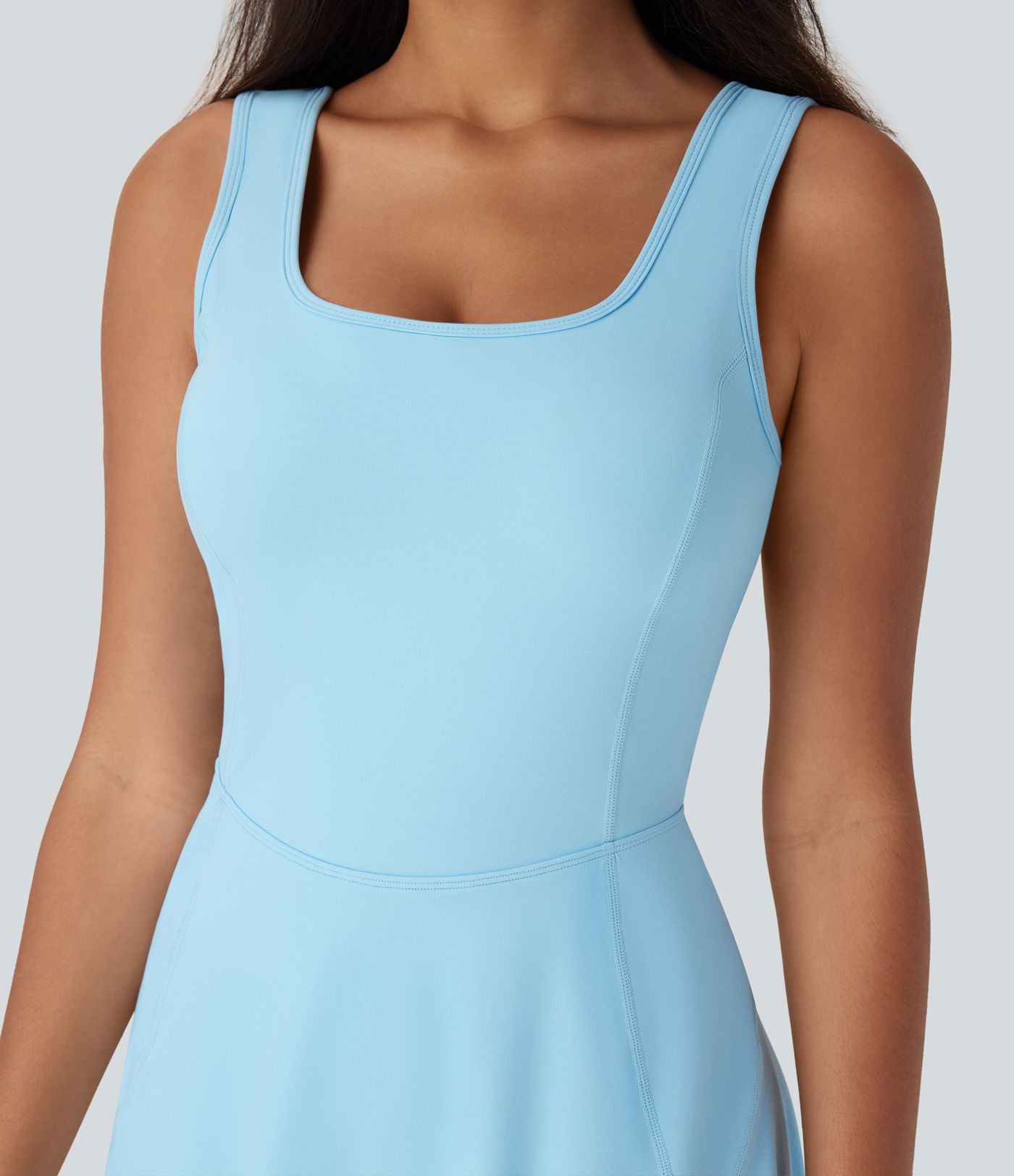 Robe SoftlyZero™ Airy de danse mini 2-en-1 dos nu, col U, bretelles croisées, poches latérales et effet frais InstantCool, accès facile Easy Peasy