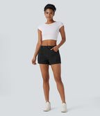 Short décontracté taille moyenne à ceinture ajustable et poches latérales