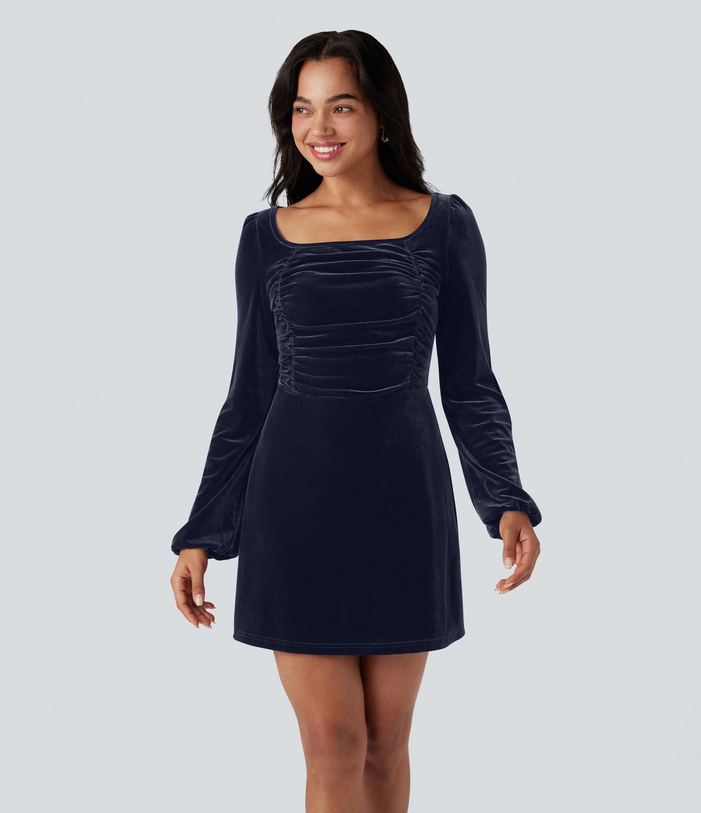 Robe courte velours froncée col carré manches longues