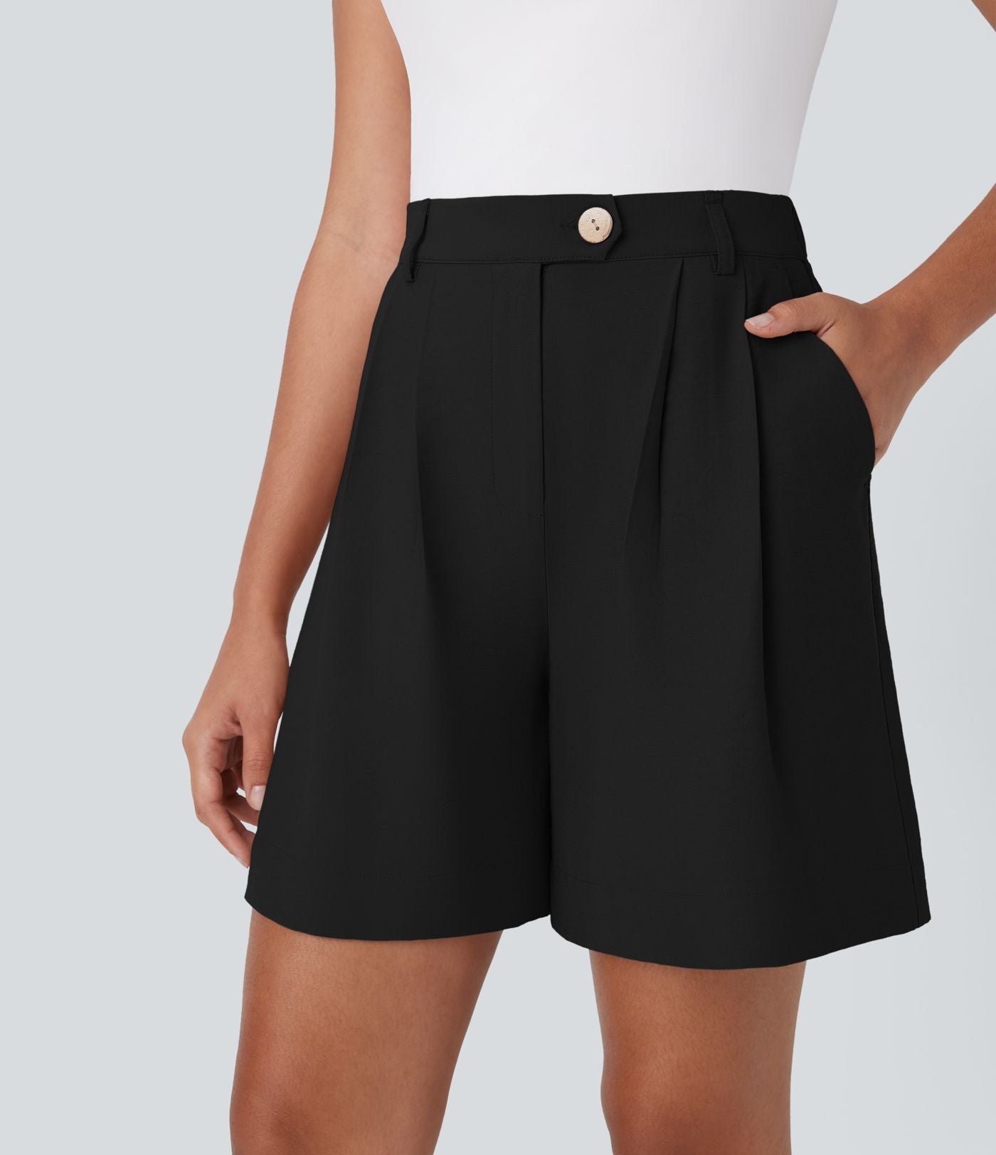 Short tailleur taille haute avec bouton, fermeture éclair et poches latérales