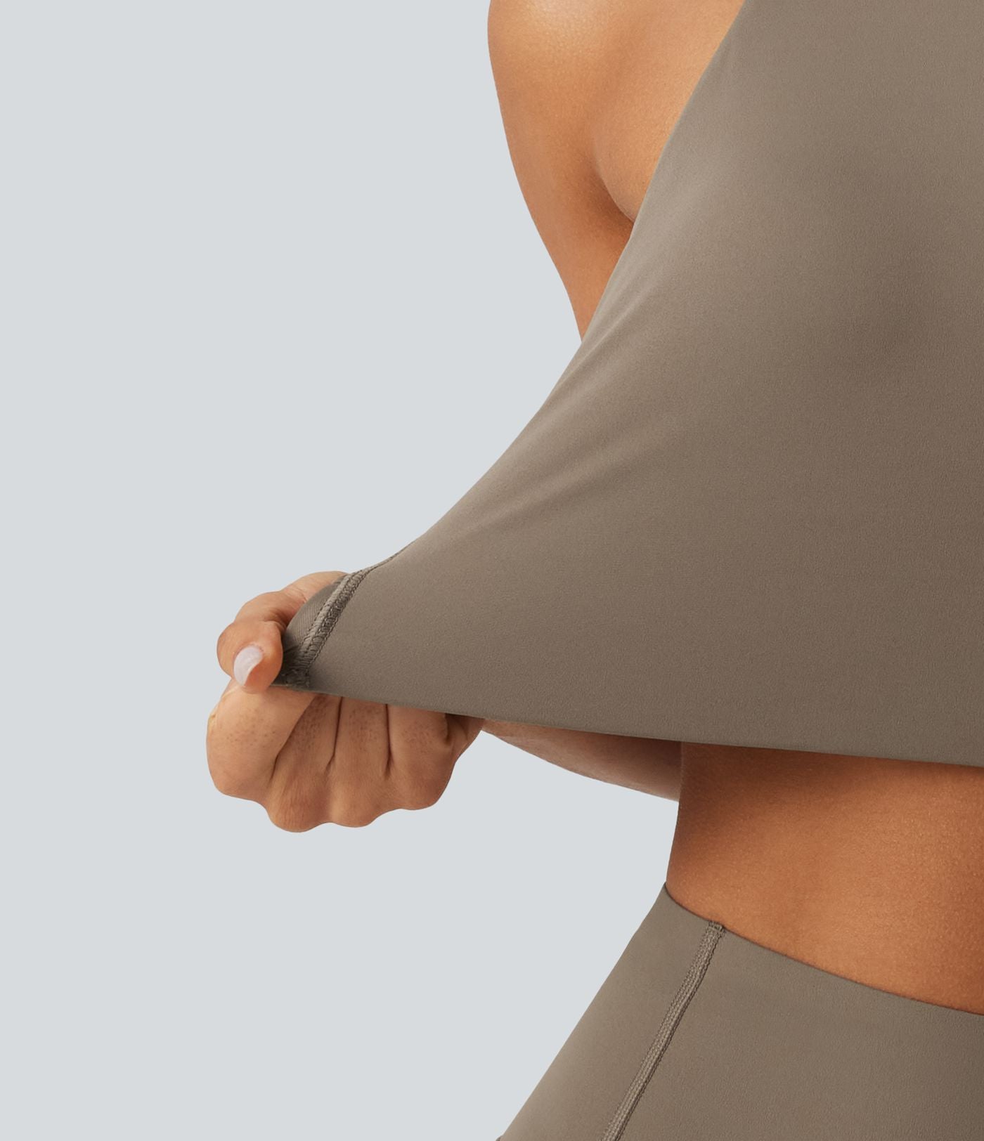 Brassière de running maintien léger frais au toucher à séchage rapide avec encolure arrondie, découpe, coussinets amovibles et protection solaire UPF50+
