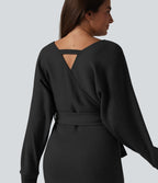 Robe courte décontractée col V croisé manches chauve-souris ceinturée