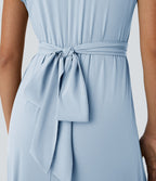 Breezeful™ Robe Mi-Longue Col en V Manches Courtes Poche Latérale Nouée au Dos Séchage Rapide