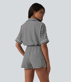 Combinaison-short casual en tissu gaufré rayé à manches mi-longues avec ceinture et poches — Easy Peasy