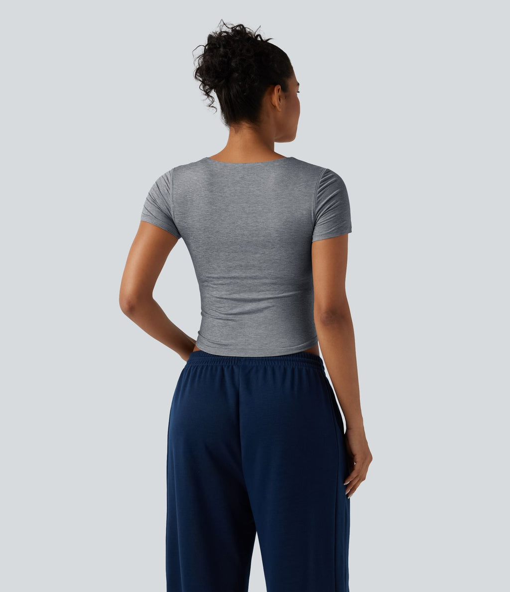 Top de sport de yoga [col losange] à manches courtes avec brassière intégrée, fronces et ourlet incurvé
