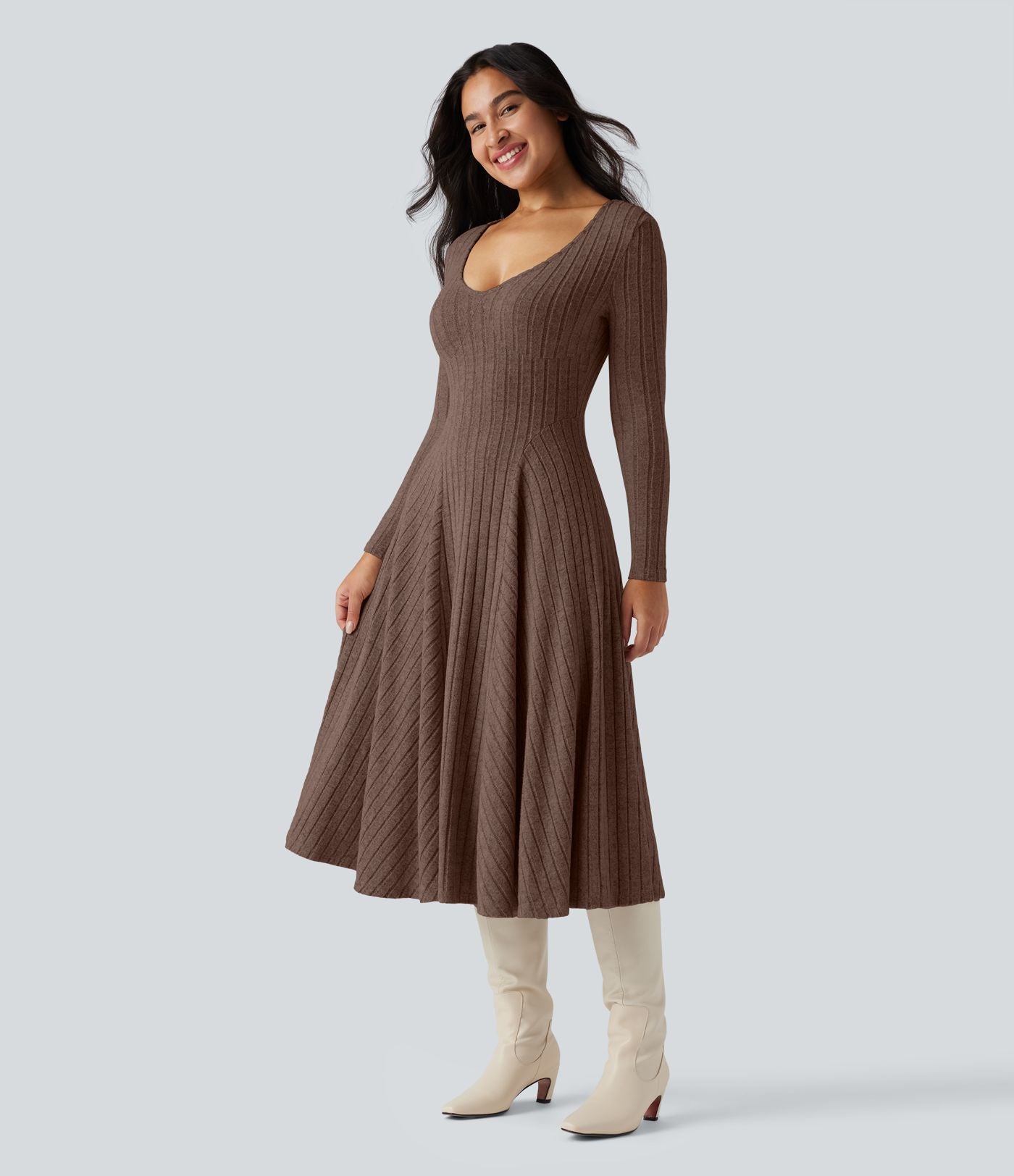 Robe mi-longue évasée maille côtelée à décolleté en V et manches longues