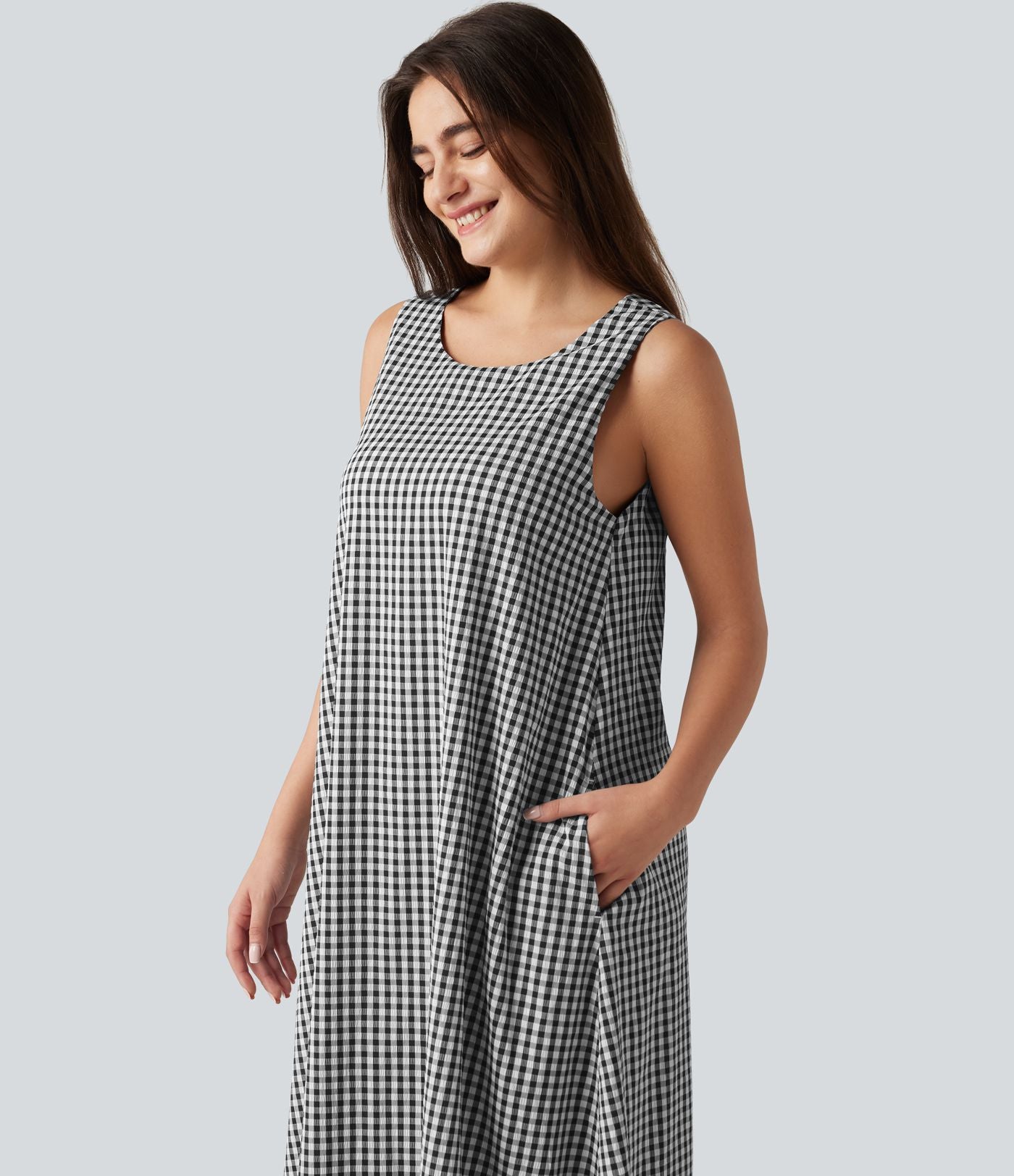 Robe débardeur midi décontractée à col rond sans manches avec soutien-gorge intégré en tissu froissé vichy avec poches