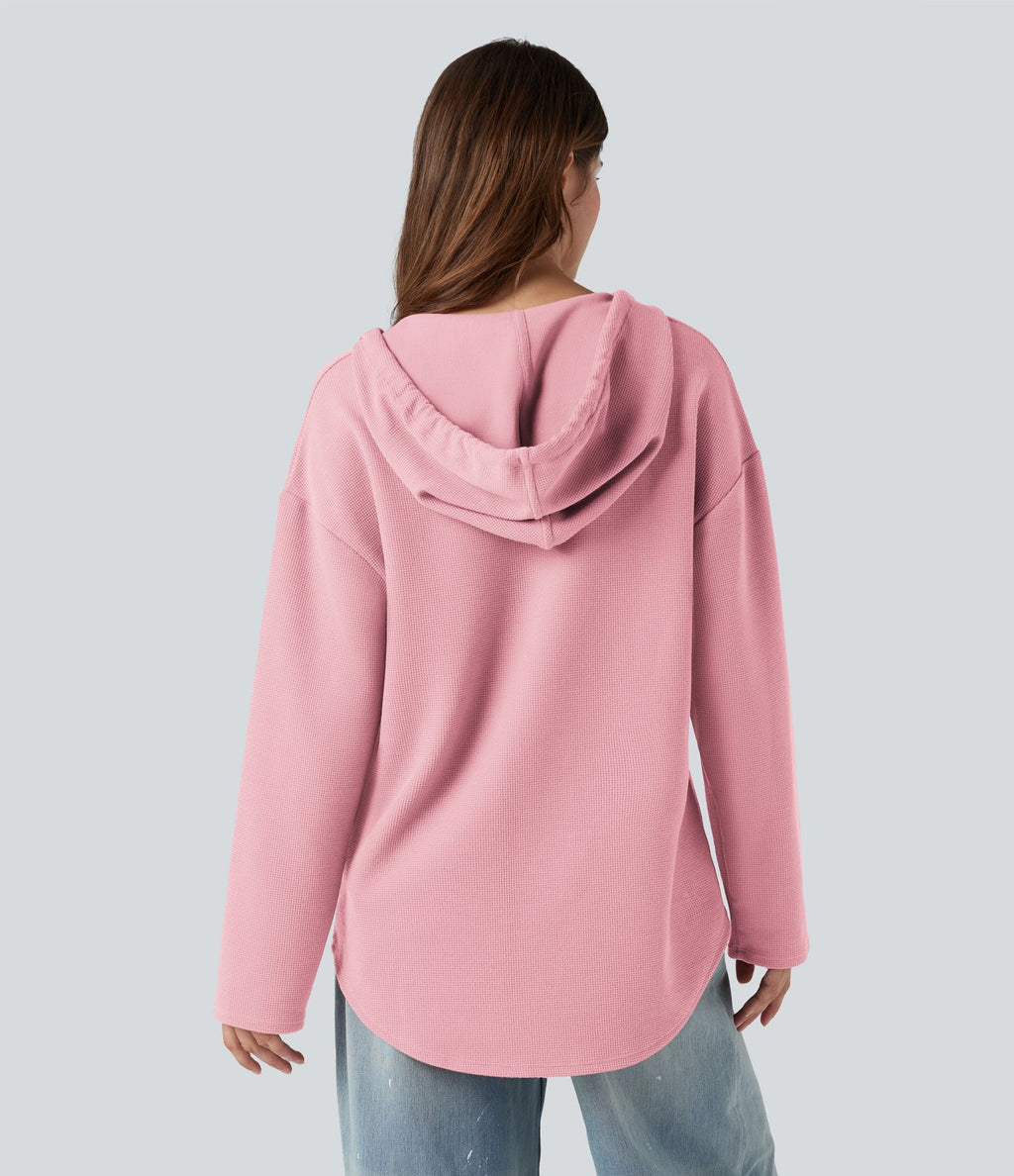 Sweat-shirt à capuche gaufré cordon de serrage manches longues ourlet arrondi avec poche