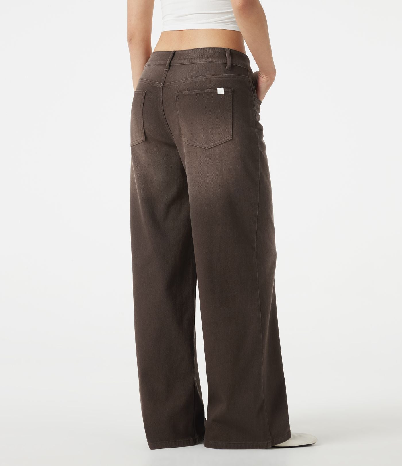 Jean large Halara Flex™ taille basse asymétrique à délavage coloré avec poches