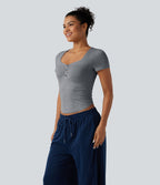 Top de sport de yoga [col losange] à manches courtes avec brassière intégrée, fronces et ourlet incurvé