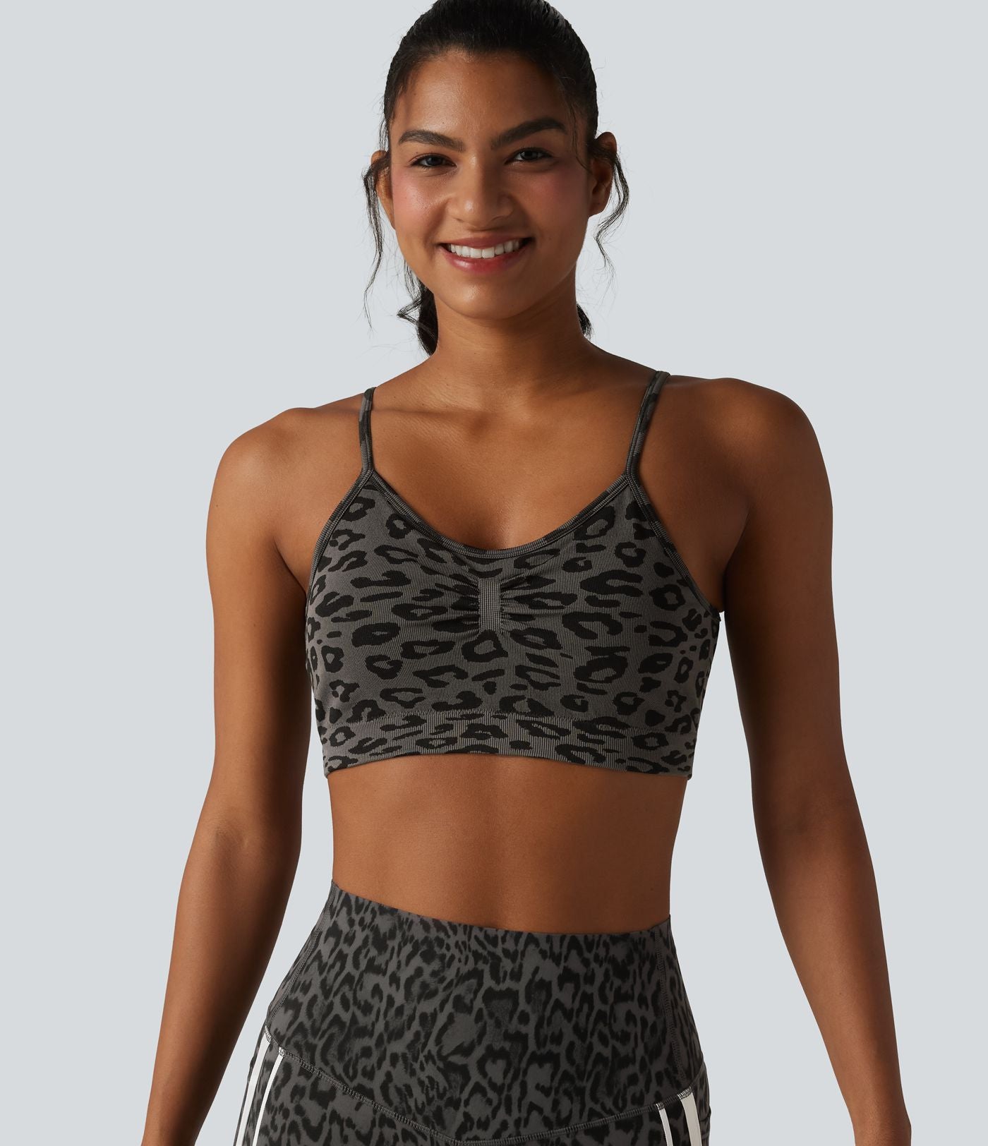 OneForm Brassière de sport de yoga sans couture imprimé léopard bretelles ajustables froncée avec soutien-gorge intégré