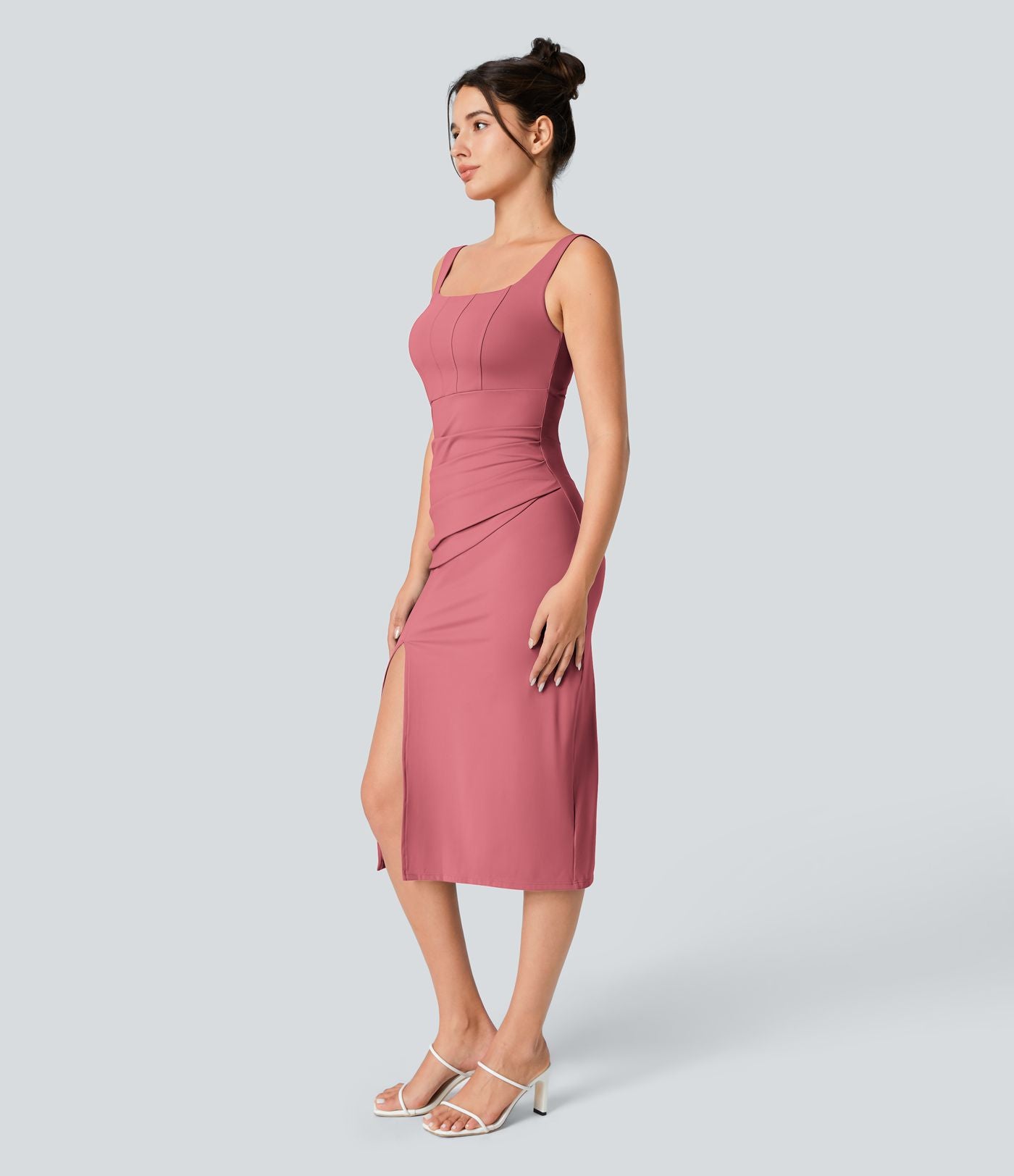 Robe corset midi moulante ruchée à encolure carrée, dos nu, brassière intégrée
