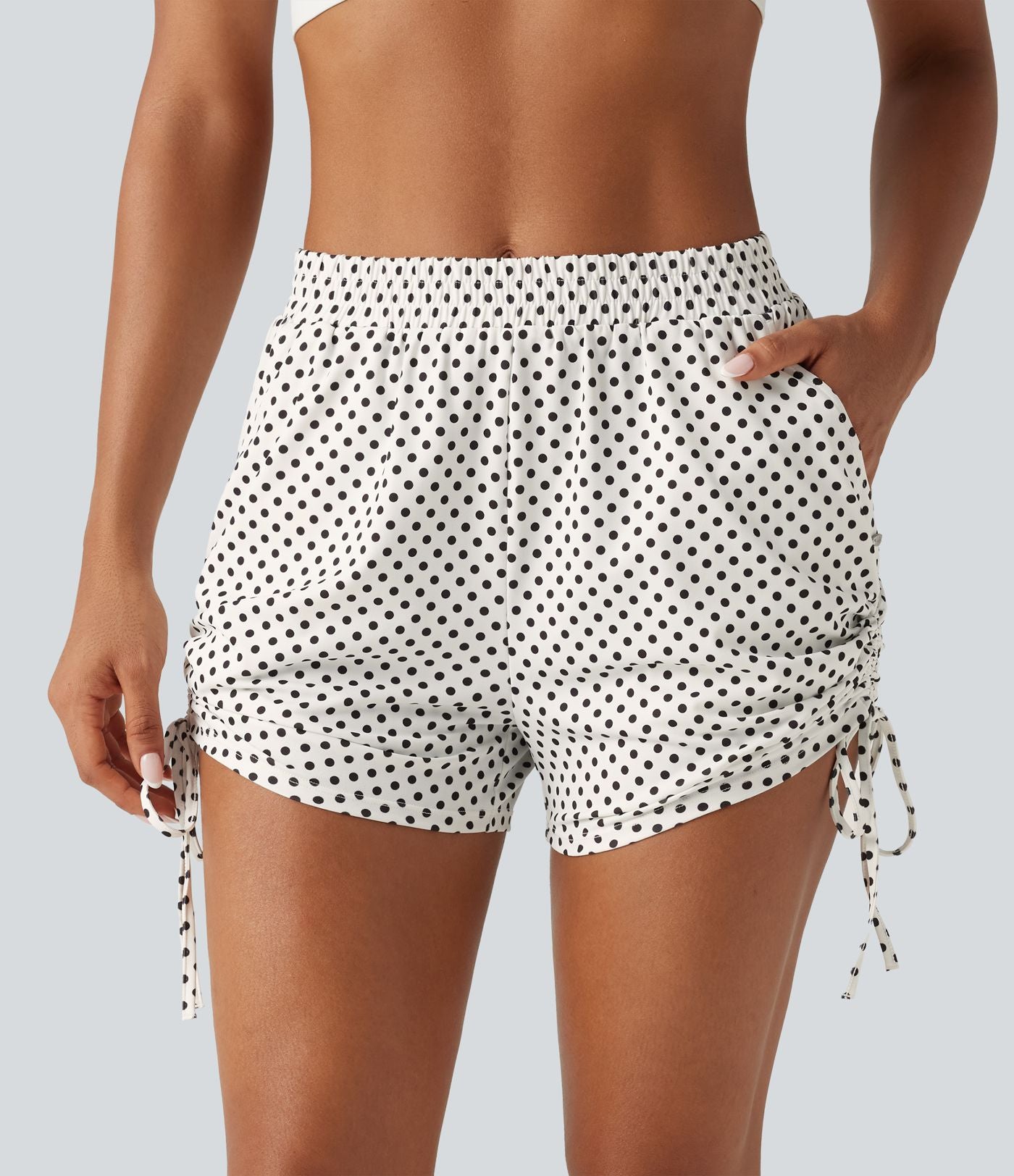 Short à pois 8 cm taille mi-haute avec bas froncé, laçage et poches