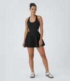 Robe de tennis mini SoftlyZero™ Airy dos nu avec bretelles croisées découpées et poches à effet frais InstantCool