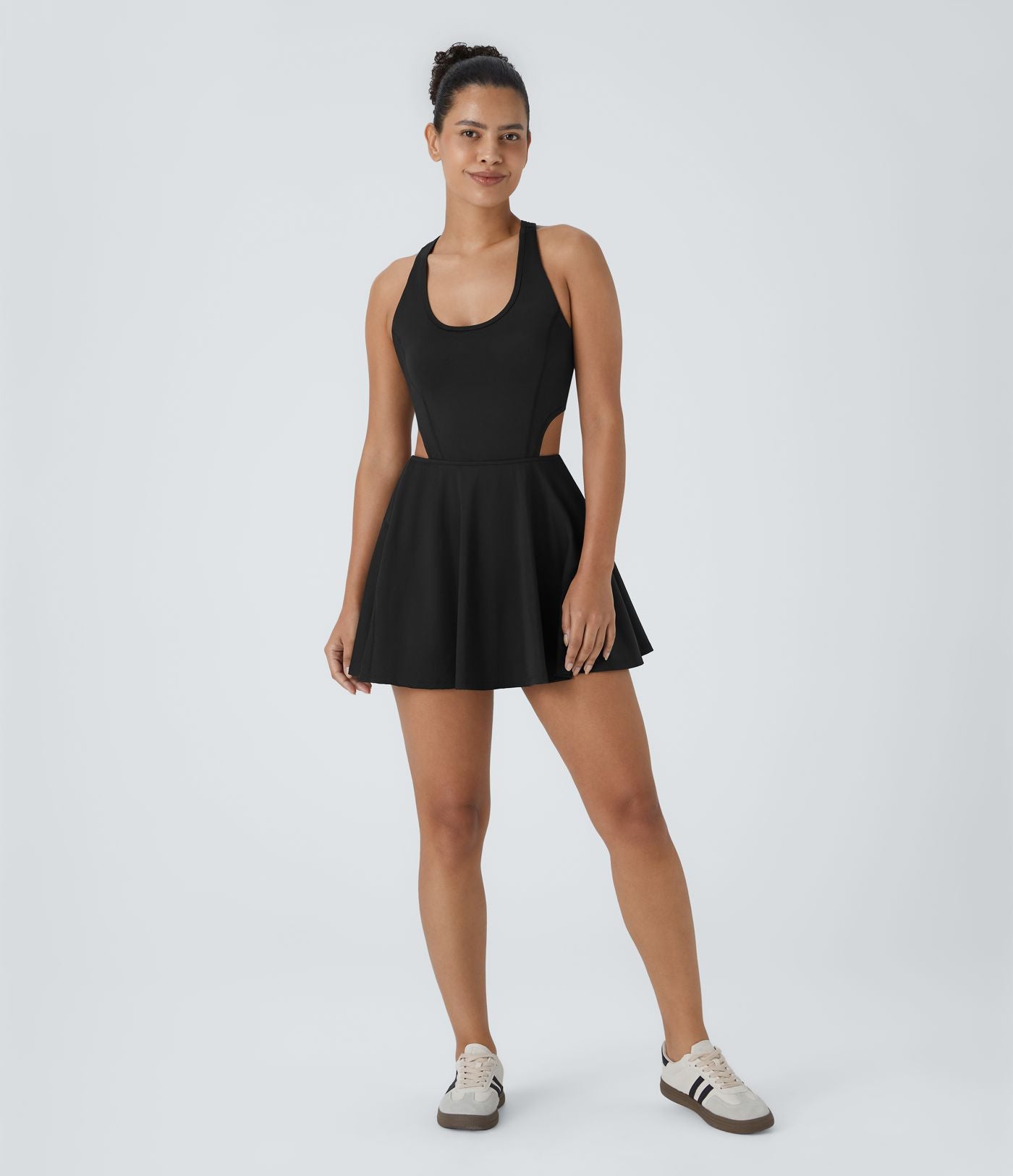 Robe de tennis mini SoftlyZero™ Airy dos nu avec bretelles croisées découpées et poches à effet frais InstantCool