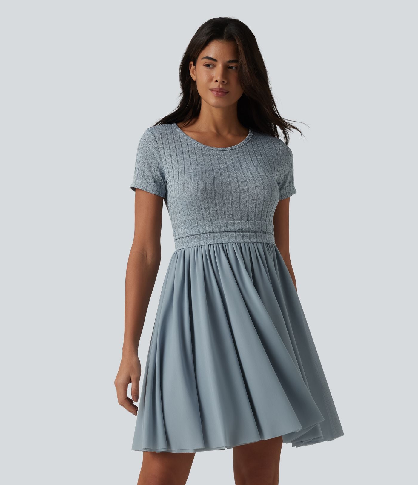Robe casual mini fluide col rond à manches courtes avec mesh contrasté