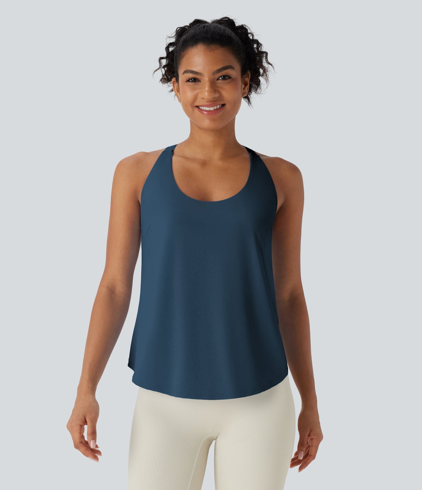 Débardeur yoga dos nu col U avec bretelles croisées, ourlet arrondi et effet frais InstantCool, protection solaire UPF50+