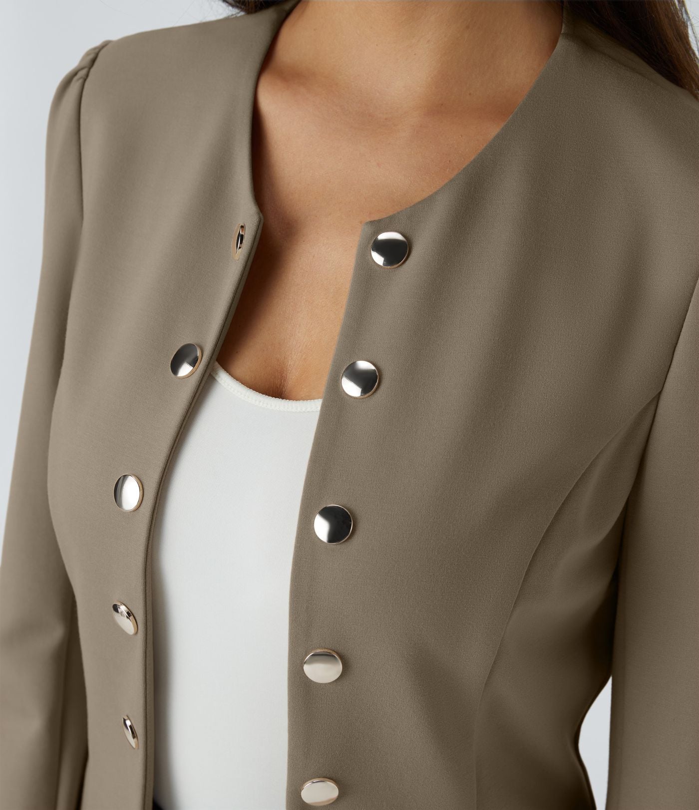 Blazer tailleur ajusté à col rond, manches longues avec boutons décoratifs