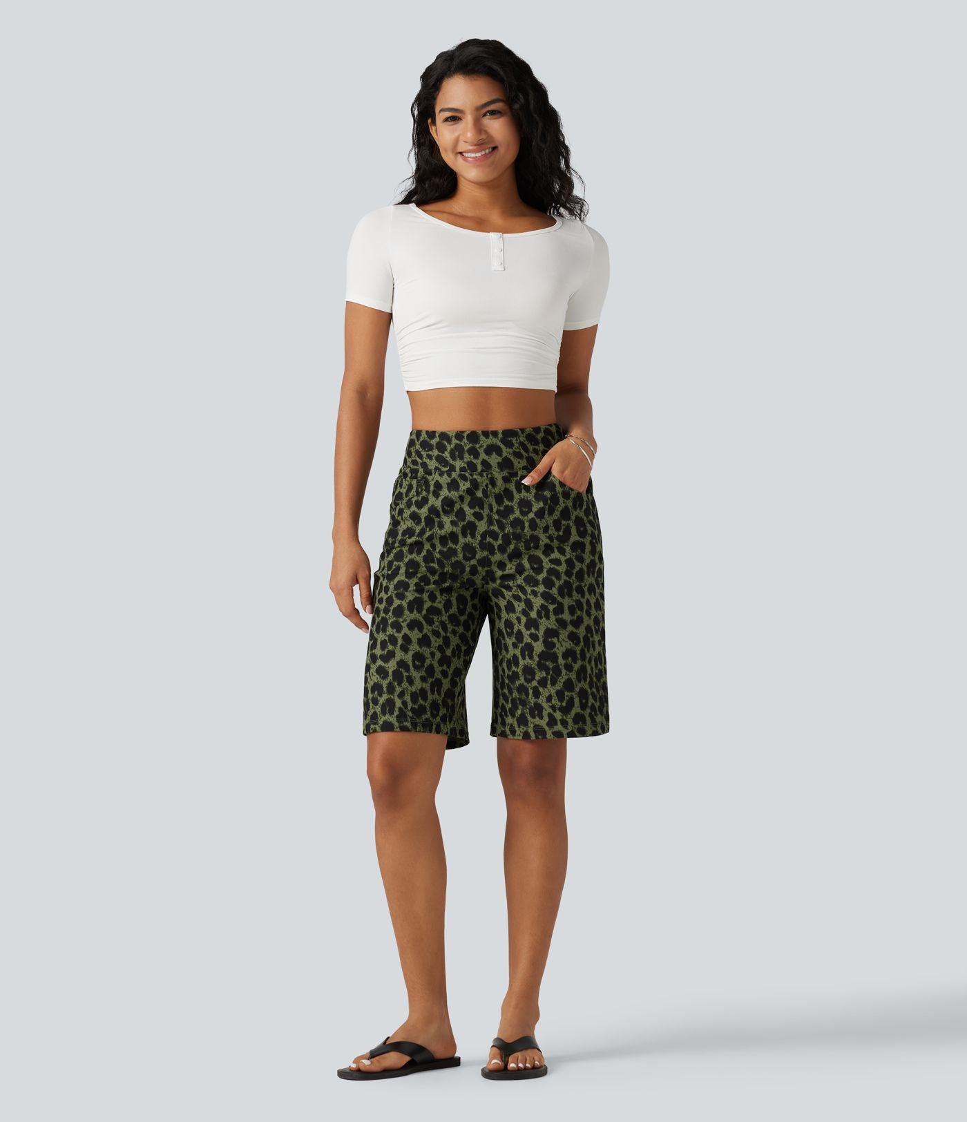 Short ample taille haute en tissu gaufré imprimé léopard 25 cm avec poches