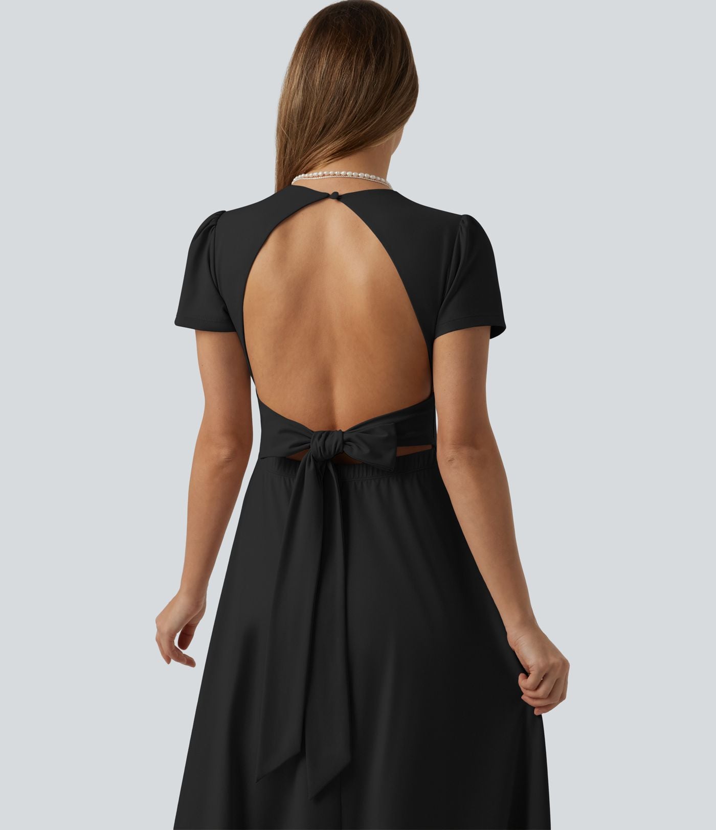 Robe mariage maxi fluide col V à manches courtes, dos nu avec lien noué et brassière intégrée