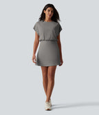 Robe de sport mini de yoga SoftlyZero™ Airy 2-en-1 effet frais InstantCool col rond à manches courtes, demi-zip et poches, accès facile Easy Peasy