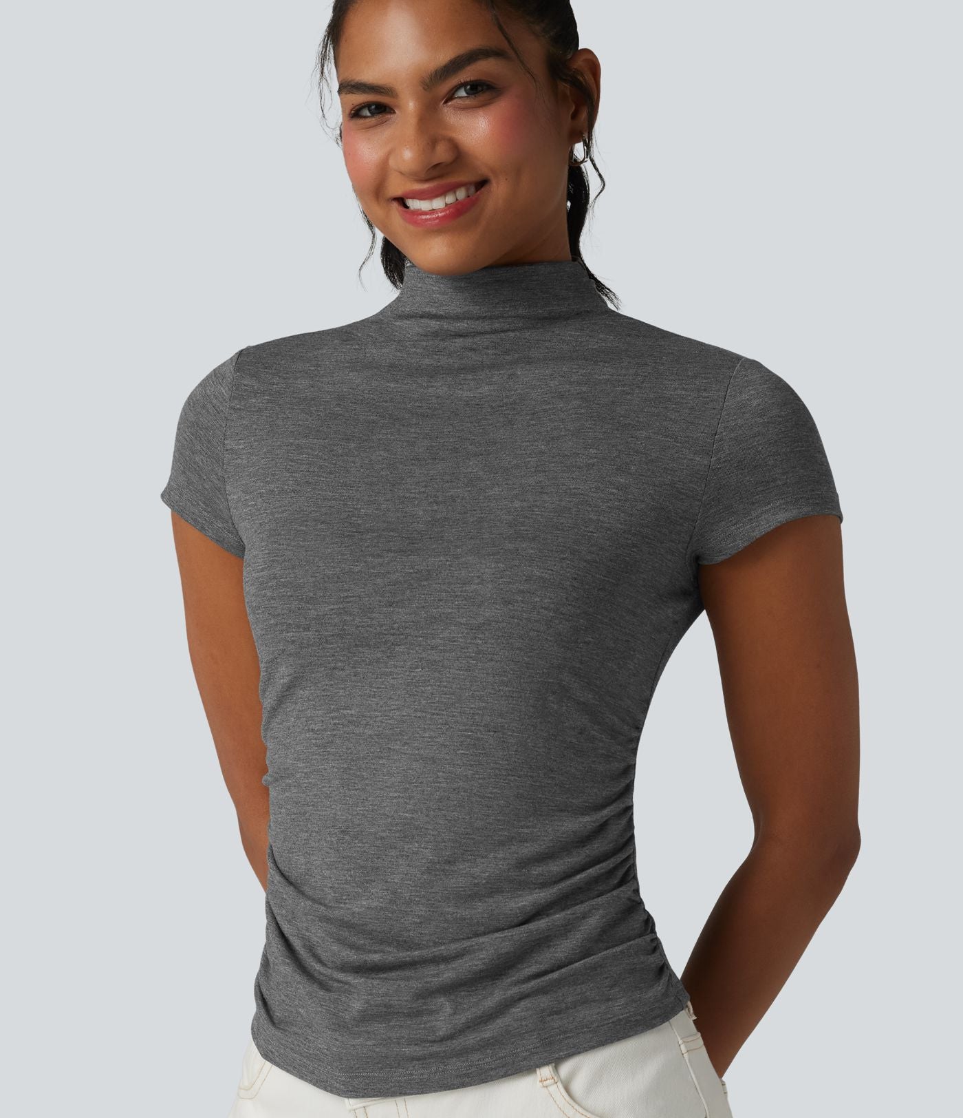 T-shirt casual froncé à col cheminée et manches courtes