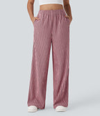 Pantalon tailleur décontracté à taille haute, jambes droites, texture froissée et poches latérales