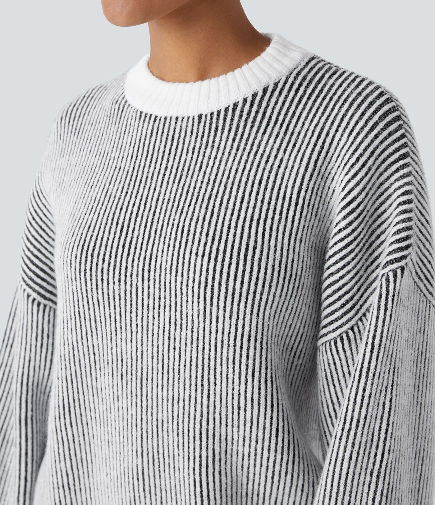 Pull col rond motif rayé bicolore à manches longues