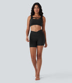 Short cycliste de yoga Softlyzero™ taille haute avec design croisé, filet contrasté, poche arrière et protection UPF50+ - 12,5 cm