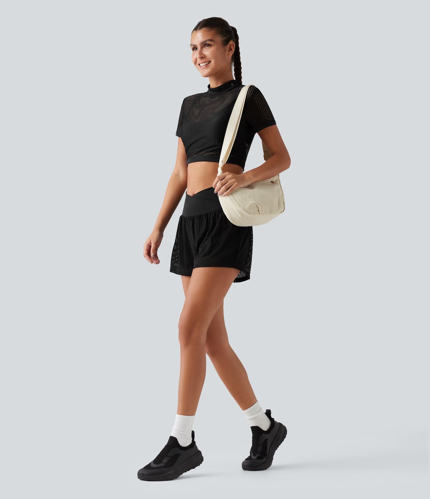 Short de yoga 2-en-1 SoftlyZero™ QuickDry taille haute croisée avec broderie anglaise et poches, 7,5 cm