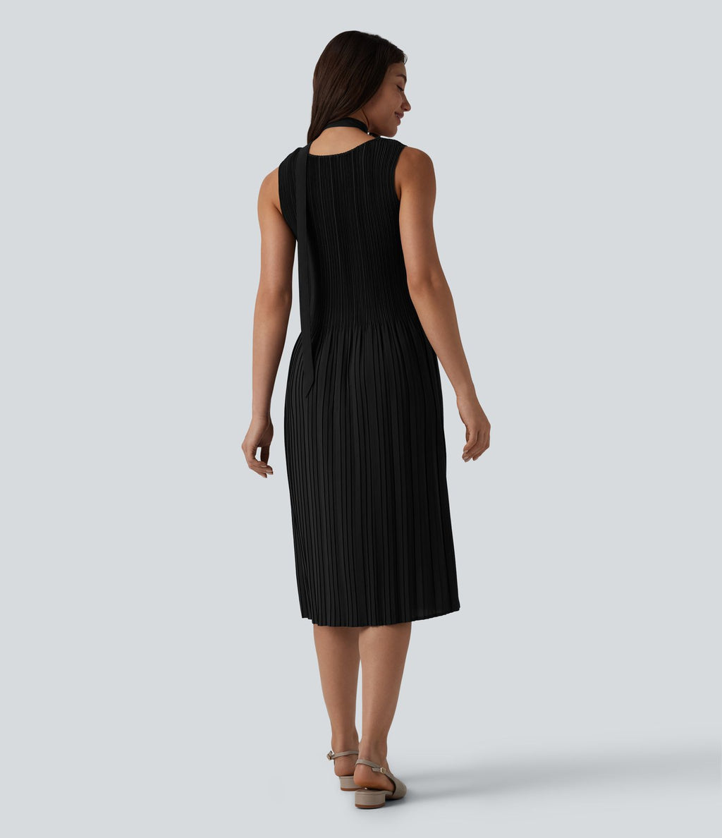 Robe mi-longue de travail ceinturée col bateau sans manches plissée