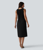 Robe mi-longue de travail ceinturée col bateau sans manches plissée