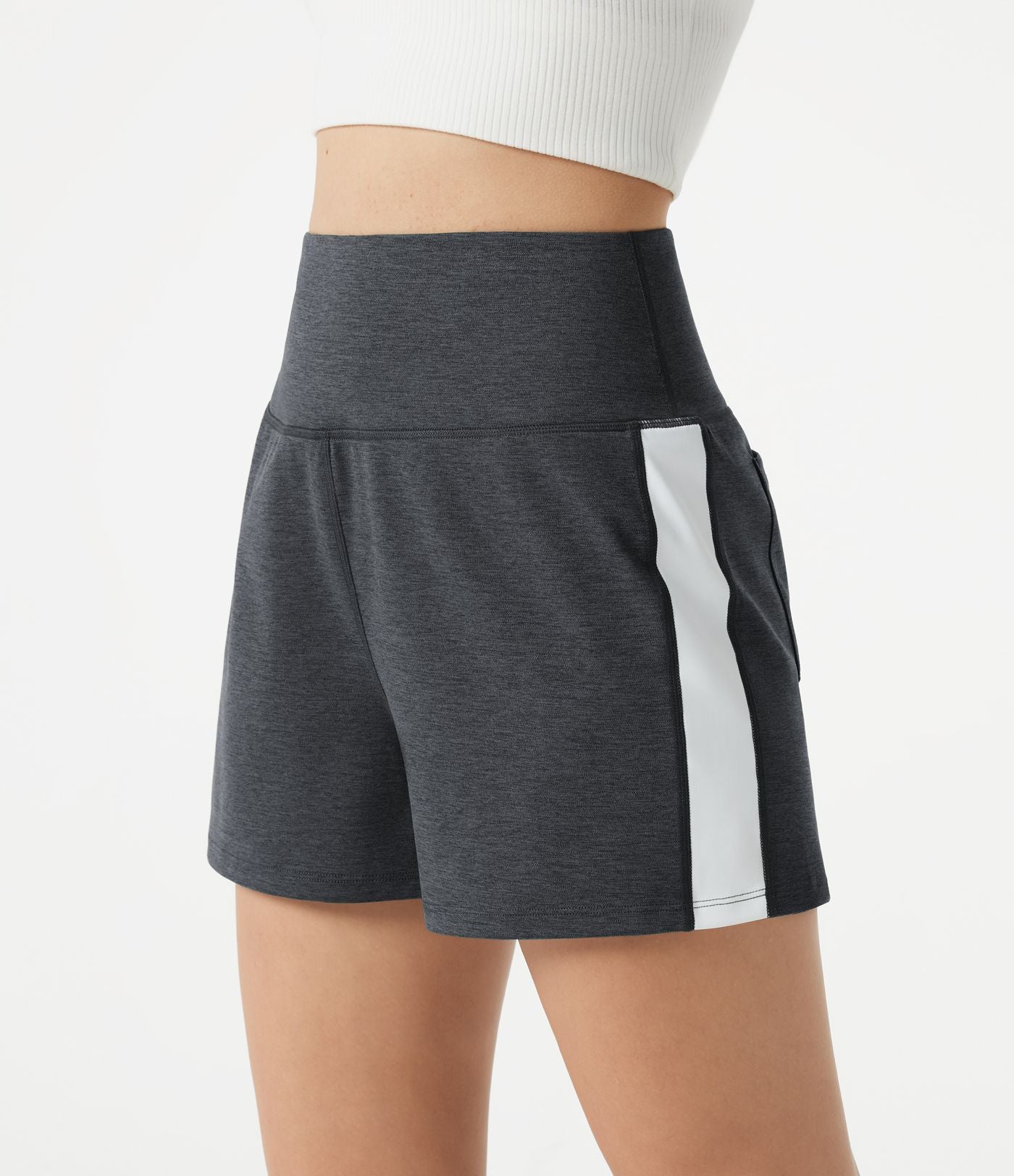 Short baggy de sport taille haute à séchage rapide avec bandes latérales et poches